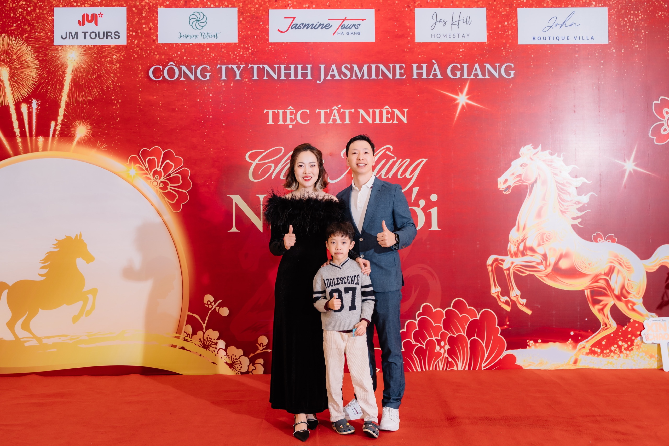 Gia đình người sáng lập Jasmine tại tiệc tất niên Công ty Jasmine Hà Giang